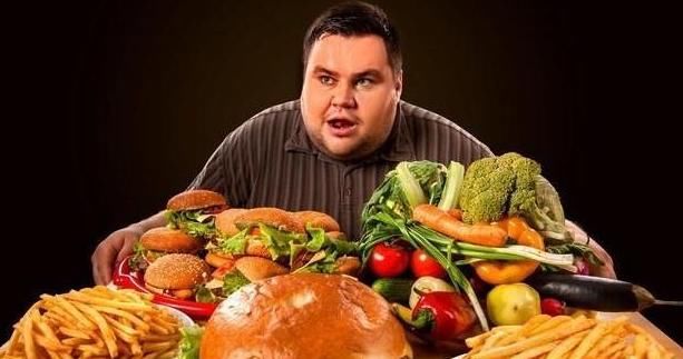 胃部有疾长寿难，生活中尽量少吃6类食物，尤其前2个，养胃保健康