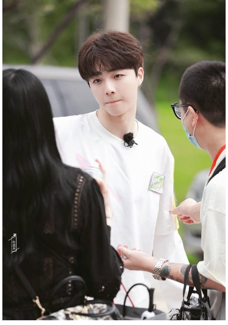 陳立農|奶黃包陳立農開工錄制新一期節目 粉嫩嘴巴和白嫩臉蛋看起來都很好親