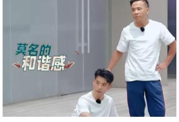 前仰后翻|新开播综艺《象牙山爱豆团》清一色好评，堪称综艺黑马，观众笑的前仰后翻