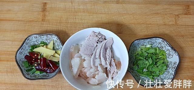 鸭血豆腐炖粉丝这样做，汤鲜味美，做了满满一大锅吃的非常爽！