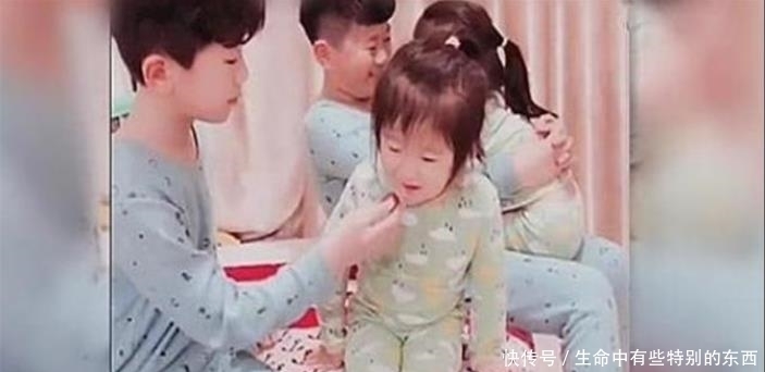 父亲|双胞胎儿子只黏妈妈,爸爸吃醋要生女儿,结果“心里酸极了”!