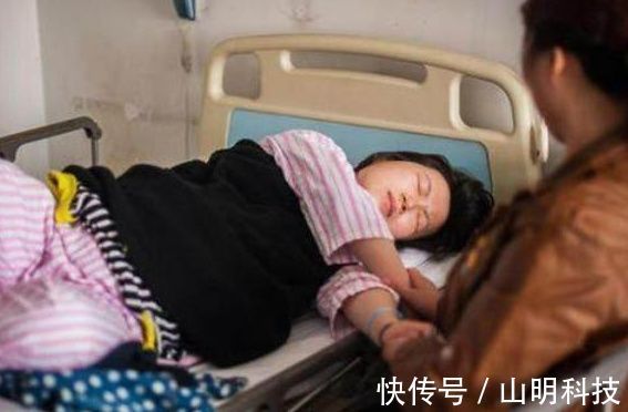 医生|90后宝妈顺产，突然大喊“什么东西夹到我”，护士得知原因大笑