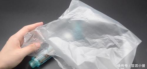 把牙膏挤到淋浴喷头上，一年能省下不少钱，解决了很多家庭的困扰