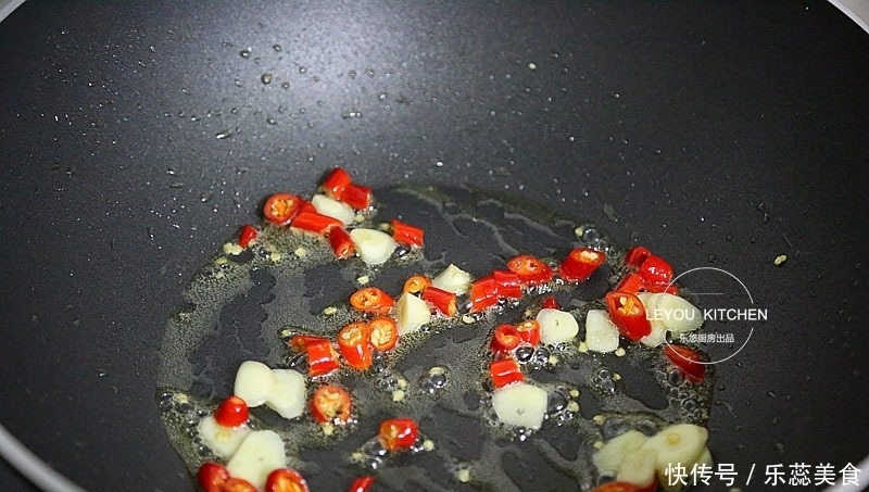 炒一盘西葫芦出少半盘汤?掌握3点,入味好吃,还不易出汤