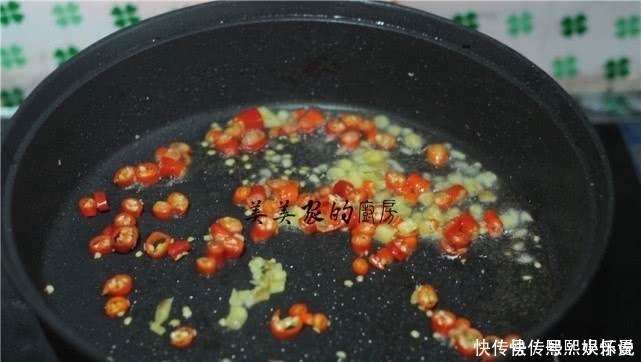 炒牛肉时，加料酒是大错特错加点“它”，鲜嫩水灵，还不粘锅