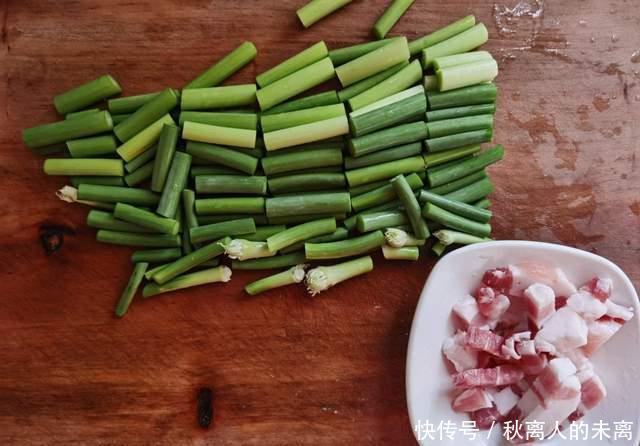 小炒|家常菜“小炒蒜苔”:米饭的最佳搭档,这么做贼好吃!