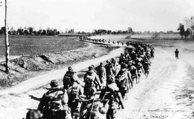 军长|粟裕向陈毅敬礼说:军长,我来迟了,陈毅:军事上主要由你考虑