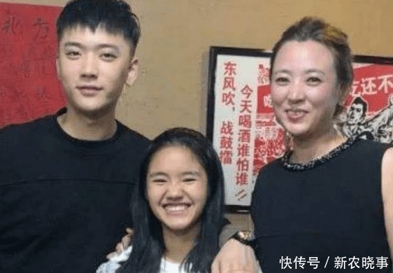 当年被富豪收养的“最美农村女孩”,跟城市哥哥一起住,如今怎样