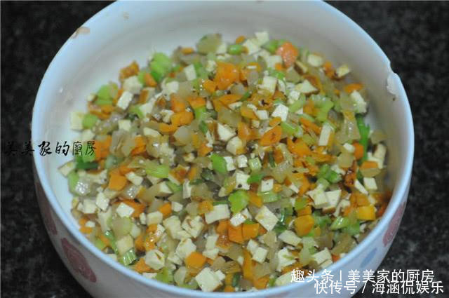 肉包子|此“地摊小吃”火了!2块钱一个,香糯开胃比肉包子还好吃!