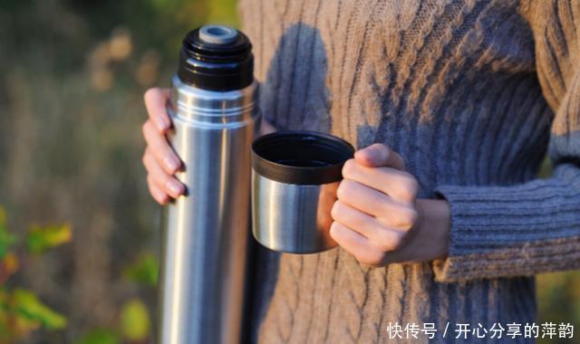 保温杯|“夺命保温杯”被曝光!倒进去是热水倒出来是毒水,很多家长买过
