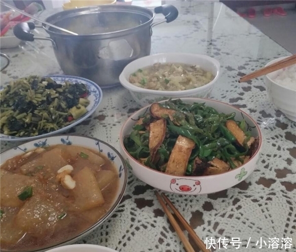 去二姑家吃饭,饭菜一扫而空,觉得她可以出去开家常菜馆了