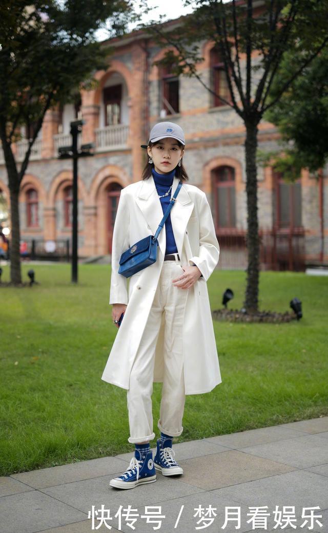 今年流行一种“显高穿法”,叫“长外套+九分裤”,很适合小个子