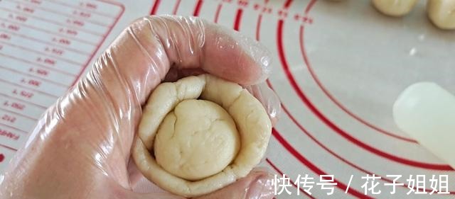 蛋黄酥|自制蛋黄酥的做法,层层酥脆口感好,中秋节送亲友有面子!