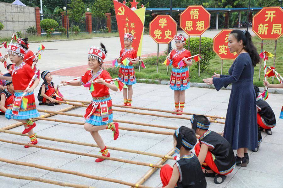 竹竿舞&福建南靖：竹竿舞颂党恩