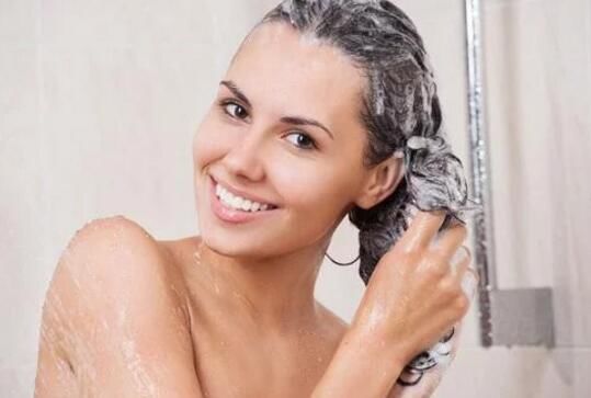 小蘇打的7種用法, 它能幫你解決頭發(fā)健康危機(jī), 別錯過了!