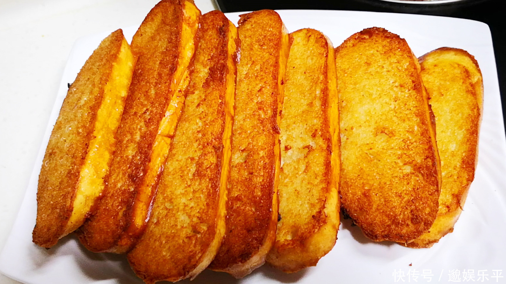 炸馒头片时,直接下锅炸就废了,如此做,既简单又香脆,还不费油