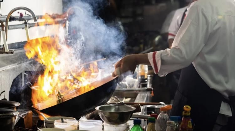 餐饮|厨师消失在后厨：“预制料理包不是个玩意”