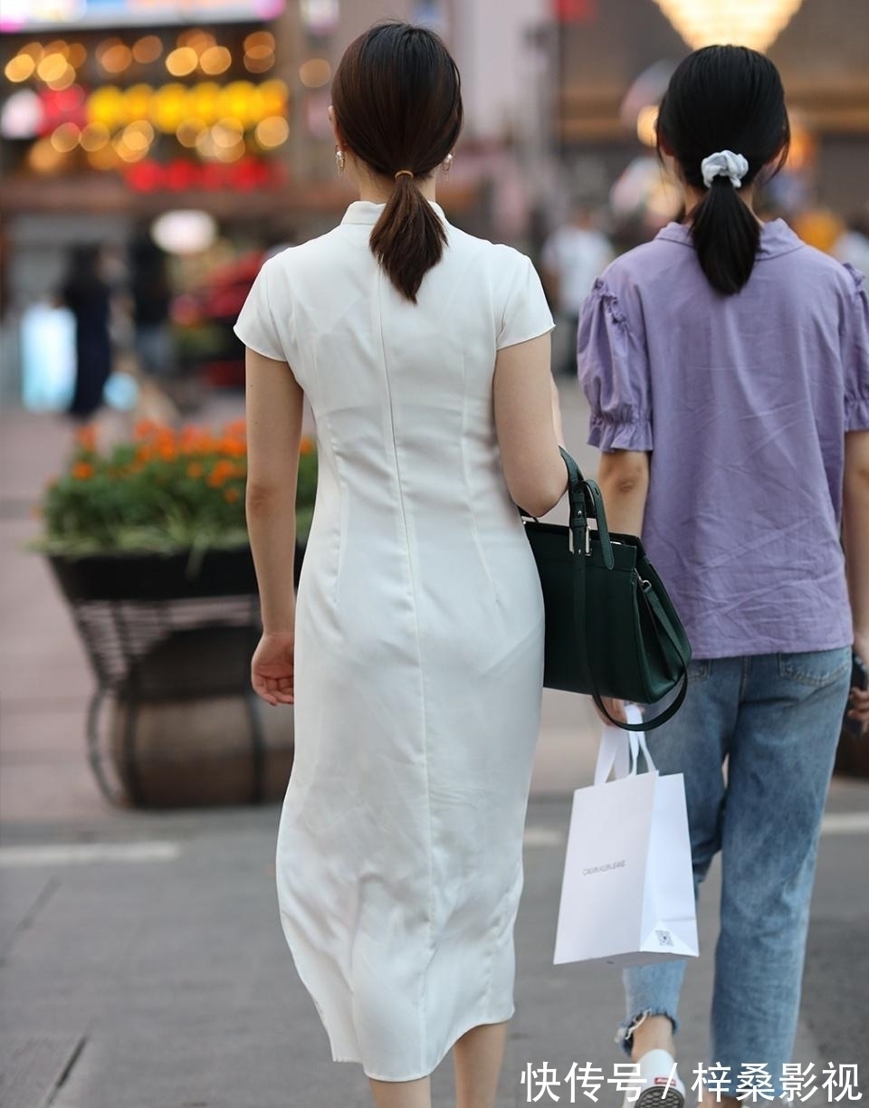 旗袍 夏季改良版的旗袍,依然展现出优雅又婀娜的美,气质温婉美丽大方