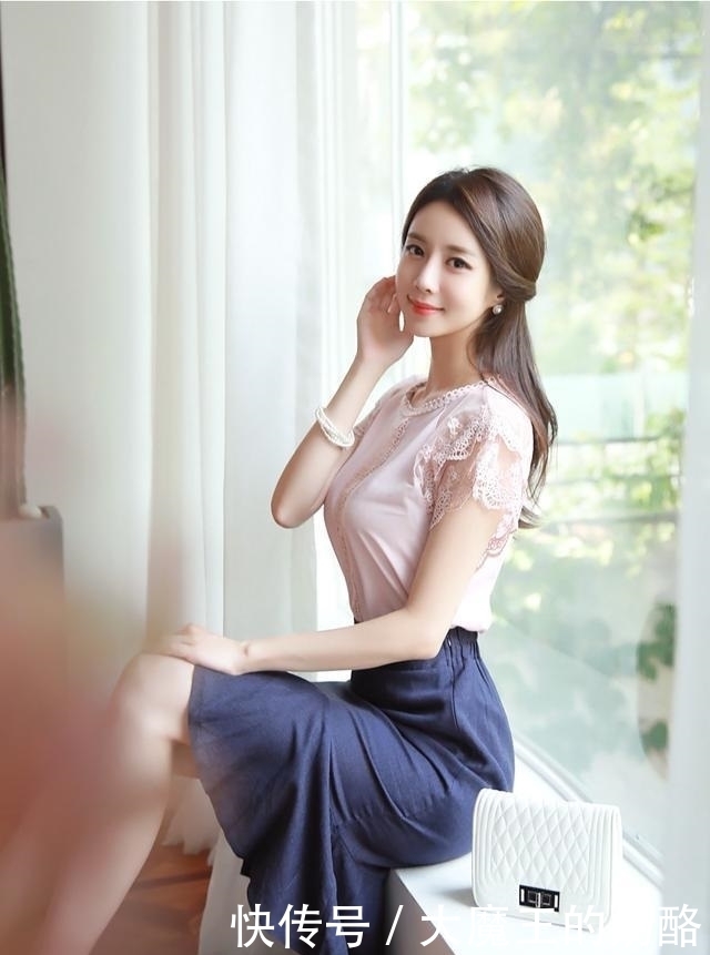 清纯美女写真:和谐的穿搭,巧妙的造型,彰显丰姿冶丽