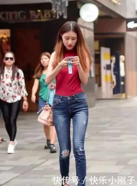  时尚|牛仔裤实穿显瘦显气质，让你穿起来挺拔有型