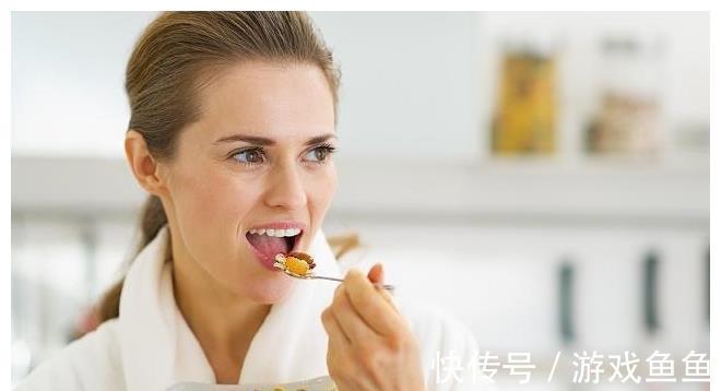 多喝水|尿酸高的人，饮食注意3多2少，或能帮助控制尿酸，远离痛风