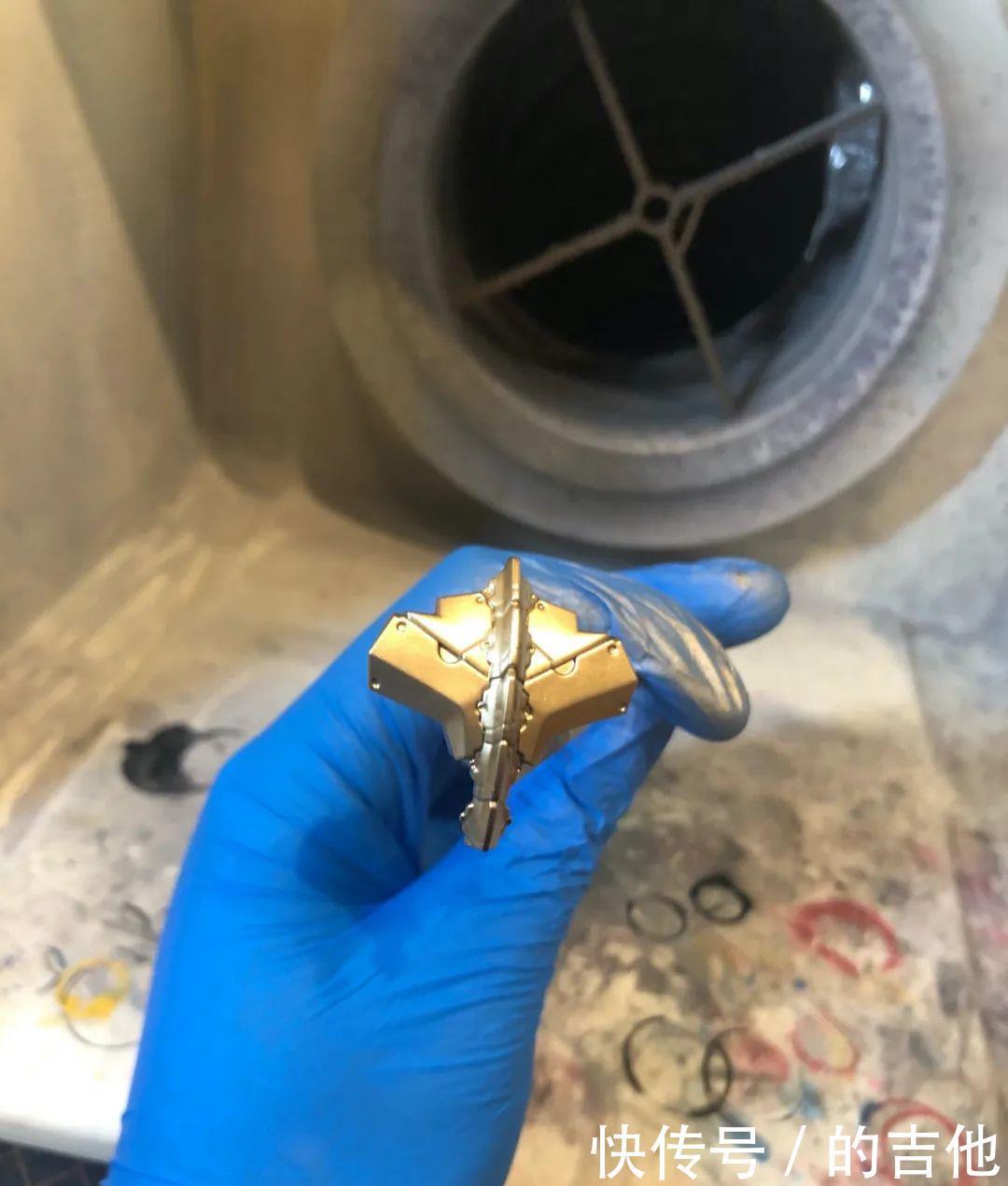 奥特曼|高达模型秀奥特曼直面钢铁侠呃,都是浑身亮闪闪嘛……!