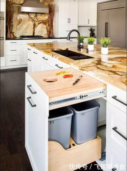 折叠|小厨房操作台不够用？橱柜侧面装个折叠台面，不占空间太实用了！