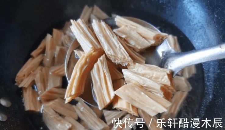 筋道|做凉拌腐竹,记住“3个窍门”,腐竹无硬芯很柔软,又不失筋道