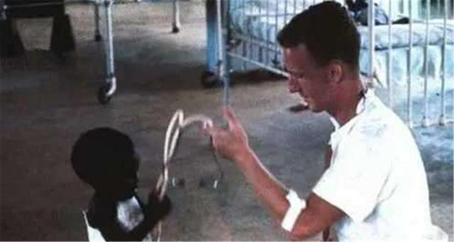 自卑|“世界最黑婴儿”如今5岁了,他变白了吗?网友:不愧是世界之最