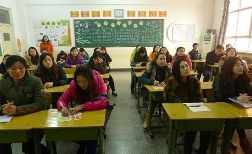 每个孩子|“请倒数第一名家长讲话”,母亲不卑不亢的一席话,老师羞愧道歉