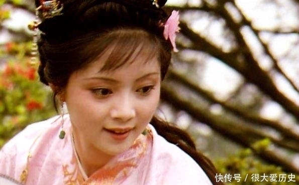 贾元春失宠后,薛宝钗做了三件事,件件绝情,让王夫人心痛不已