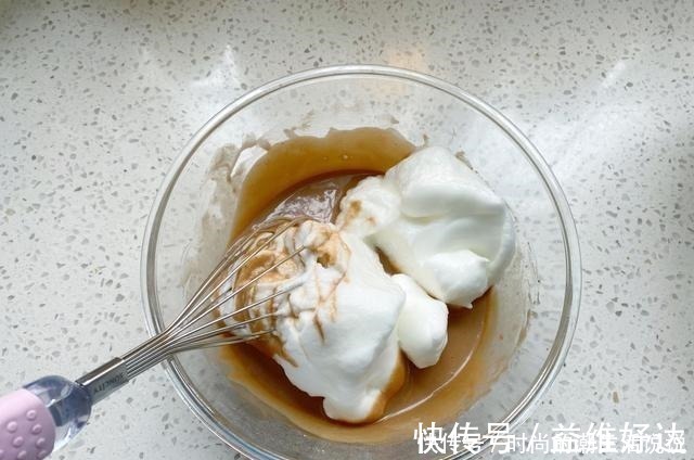 开裂|自制香浓的可可蛋糕卷，做法简单又方便，怎么卷都不开裂