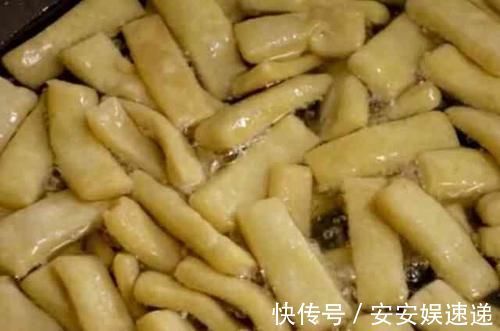 干糯米粉|糯米粉百吃不厌的做法,开水一烫,大刀一挥,香甜酥脆,做法简单