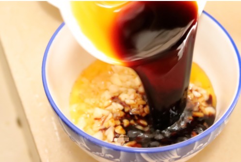 金针菇和这食材搭配是绝配,蒸一蒸5分钟出锅,鲜香无比又超好看