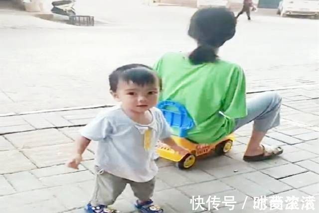 孩子|孩子奶奶已成为过去式,小姨们成为带娃主力军,过程不失亲情