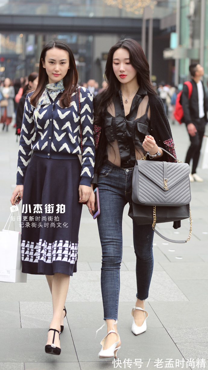 毛衣|街拍,条纹撞色毛衣搭配牛仔裤,简洁大方又百搭!