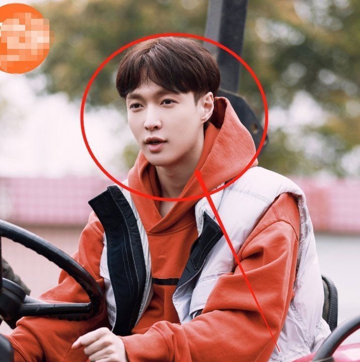 左手|张艺兴学开拖拉机,用左手挂挡超厉害,被教练调侃速度快太真实了