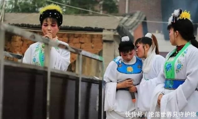 农村职业哭丧女,月入轻松过万,长的漂亮却无人敢娶!