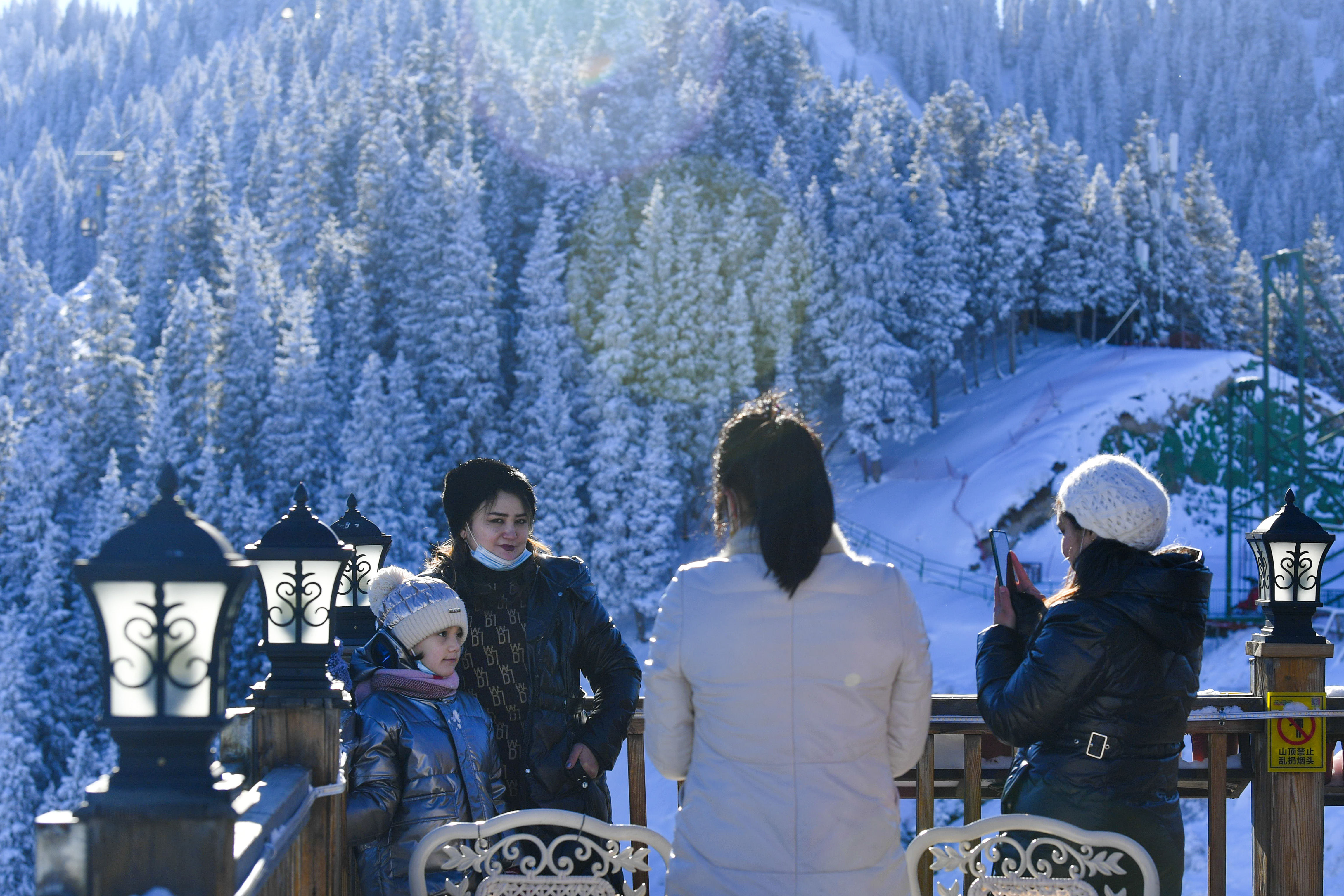 冰雪|中国冰雪产业观察丨冰雪旅游乘“冬”风激活产业多元化“密码”