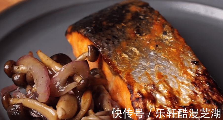 味噌三文鱼的魅力,在于它的简单方便,还有带给你的咸香美味