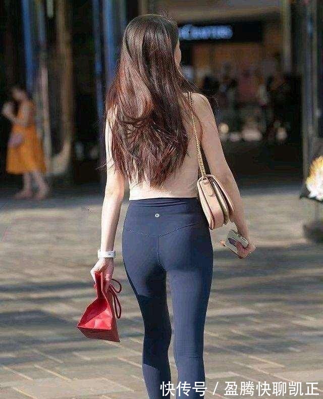 打底裤|瑜伽裤的裙摆摇曳,穿搭清秀精致,让人神往
