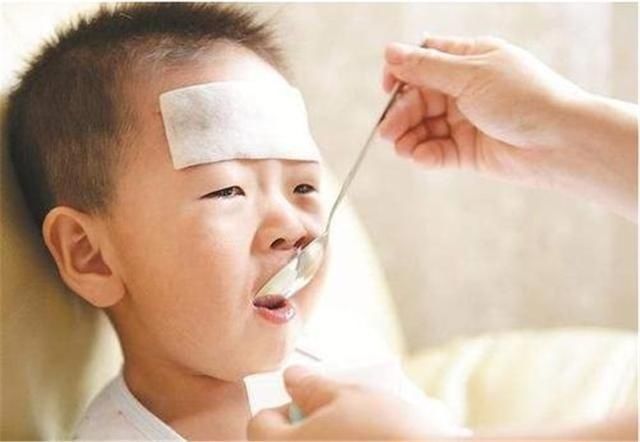 孩子感冒|儿科医生:孩子冬天容易生病不一定是穿太少,也可能是''穿太多''