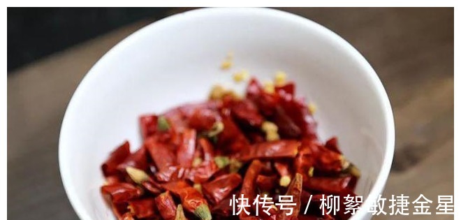 辣子鸡|干辣椒总是炒糊70岁厨师只需多这2步，香辣不糊，炒菜都有！