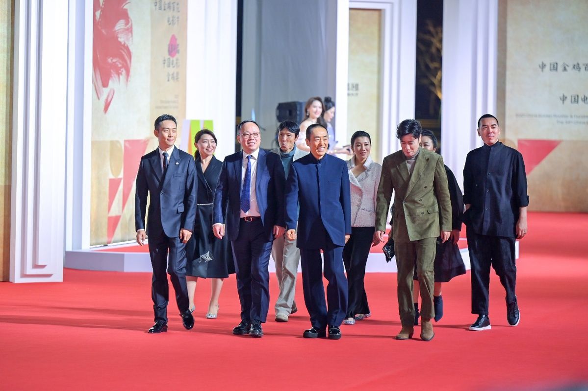 星光閃耀 照亮鷺島！ 明星大咖紛紛登場(chǎng)第34屆中國(guó)金雞百花電影節(jié)閉幕紅毯