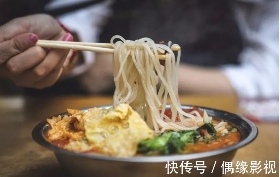 降脂|40岁男子吃素食降脂，血脂飙升，医生：3种“升脂素食”，劝少吃