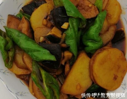 青红椒|制作简单的一道家常菜,刚上桌就扫光,特别适合老人孩子吃