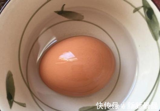 腌鸡蛋,不要只会加盐腌,分享正确做法,咸鸡蛋起沙流油,味道香