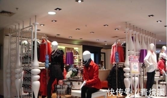 实体店|一样的衣服实体店几百，网上几十竟然差这么多？内幕被揭开