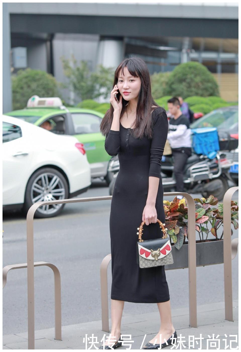 来说|就打造优雅感来说,长裙有无法比拟的优势,能带来时尚高级的感觉