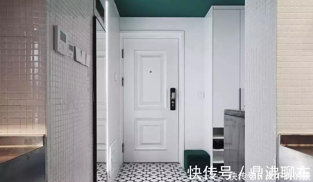 墙面|49平小公寓，进门就是衣帽间，开放式卫生间浴缸放明处，前卫！